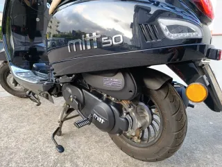 Ciclomotor Mitt 50cc Negro y Beige