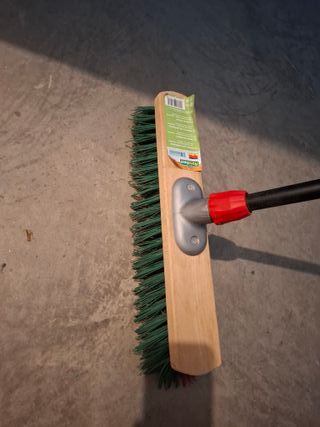 Escoba flexible para barrer