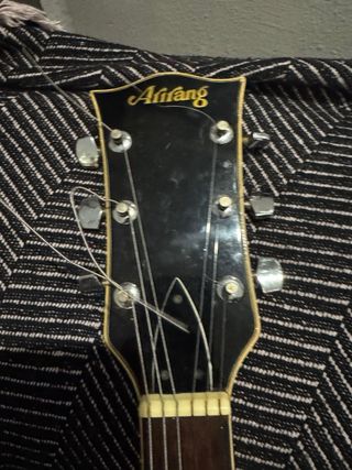 Guitarra Eléctrica Semi-Acoustic