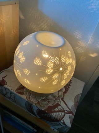 Lampada da tavolo sferica decorata