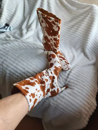 Botines piel vacuno estampado