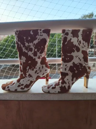 Botines piel vacuno estampado