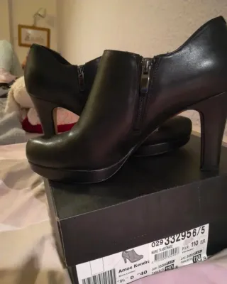 Botín Clarks Kendra talla 40 Negro