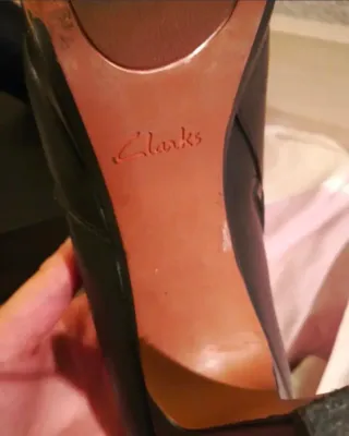 Botín Clarks Kendra talla 40 Negro