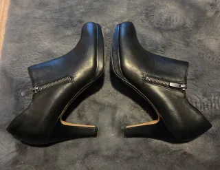 Botín Clarks Kendra talla 40 Negro