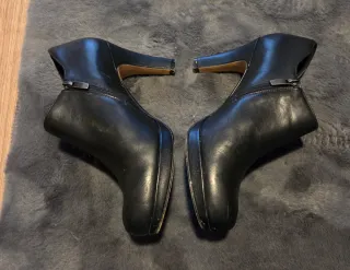 Botín Clarks Kendra talla 40 Negro