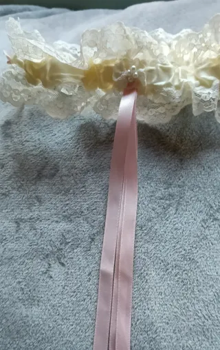 Liga de novia encaje blanco lazo rosa