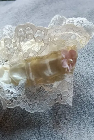 Liga de novia encaje blanco lazo rosa