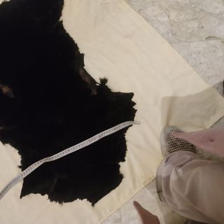 Pelle di agnello nera con sfumature marroni