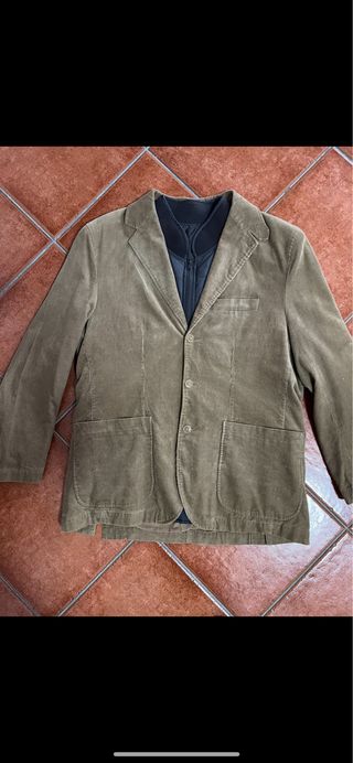 Chaqueta de pana con chaleco interior talla 56.