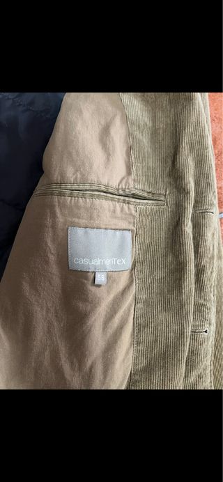 Chaqueta de pana con chaleco interior talla 56.