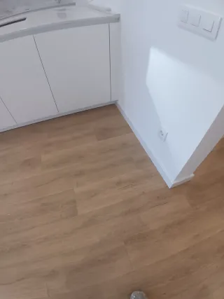 Colocación de parets y tarimas de madera