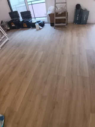 Colocación de parets y tarimas de madera