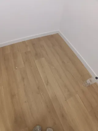 Colocación de parets y tarimas de madera