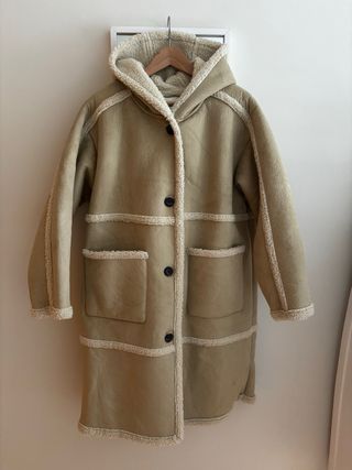 Abrigo borreguillo con capucha