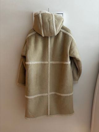 Abrigo borreguillo con capucha