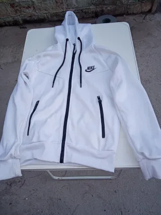 Conjunto Nike Tech Fleece Amarillo