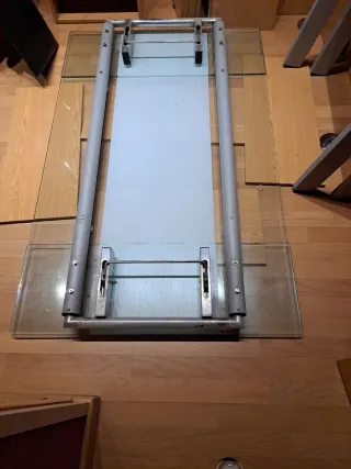 Mesa de cristal y metal