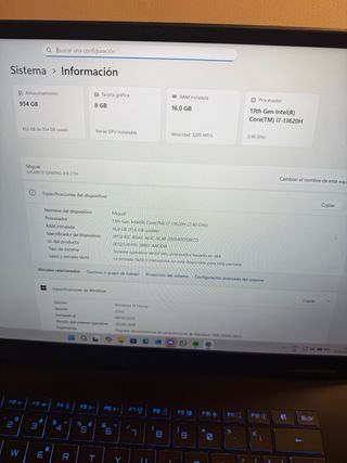 Portátil Gigabyte A16 Negro/Gris