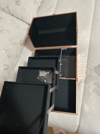 Cofre de maquillaje dorado-rosa