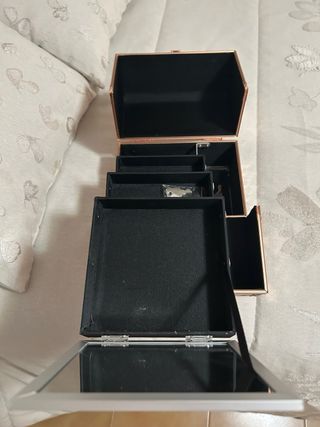 Cofre de maquillaje dorado-rosa