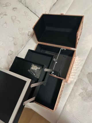 Cofre de maquillaje dorado-rosa