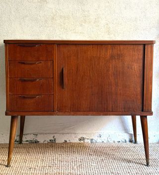 Vintage pequeño aparador Escandinavo Mid Century