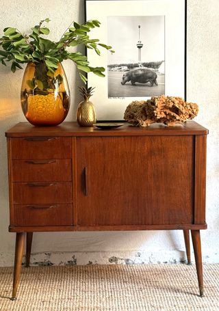 Vintage pequeño aparador Escandinavo Mid Century