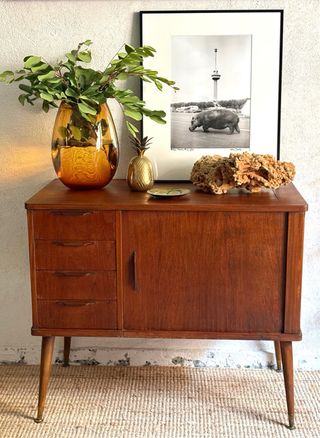 Vintage pequeño aparador Escandinavo Mid Century