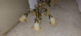 Lámpara de latón estilo clásico con tulipas