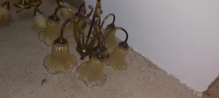 Lámpara de latón estilo clásico con tulipas