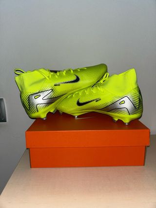Botas de fútbol Nike Amarillas y Plateadas