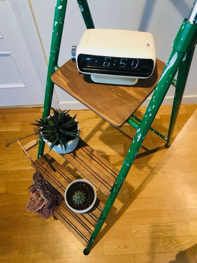 Escalera restaurada verde madera