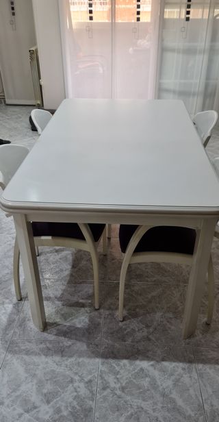 MESA COMEDOR LACADA BLANCA (SIN SILLAS)