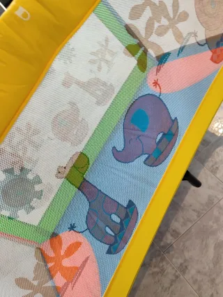 Cuna de viaje infantil con dibujos