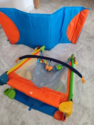 Cuna de viaje infantil con dibujos