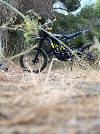 Surron Light Bee X Negra y Amarilla