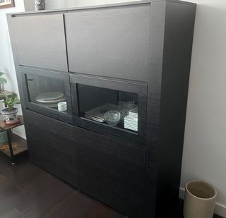 Mueble de salón wengue con cristal