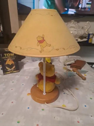 Lámpara Winnie Pooh y  regalo dos  alfombra