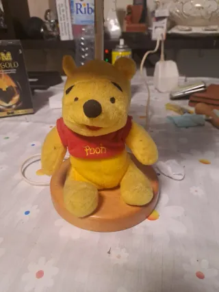 Lámpara Winnie Pooh y  regalo dos  alfombra