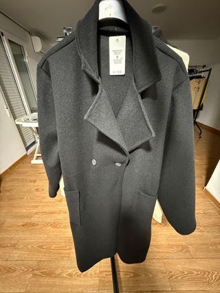 Abrigo de color Negro. - Talla asta la 52