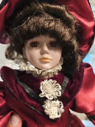 Muñeca de porcelana antigua