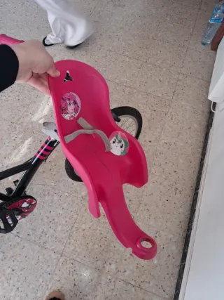 Bicicleta infantil rosa y negra
