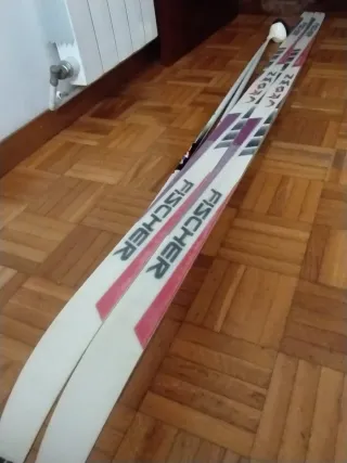 Esquís de fondo Fischer con bastones