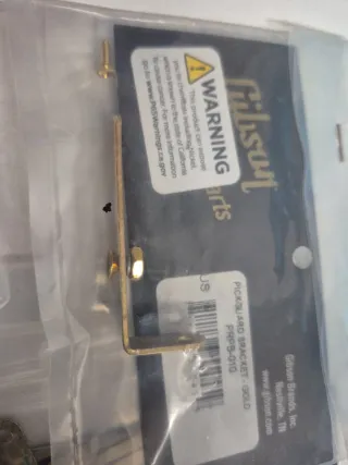 Partes Gibson Pickguard Bracket Gold PRPB-010