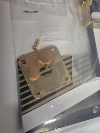 Partes Gibson Pickguard Bracket Gold PRPB-010