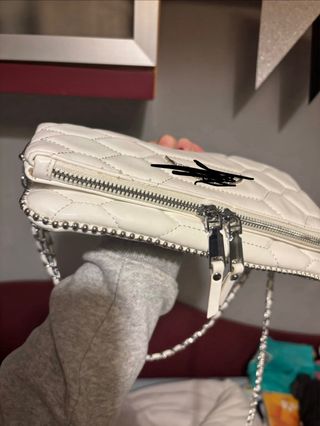 Bolso blanco con alas