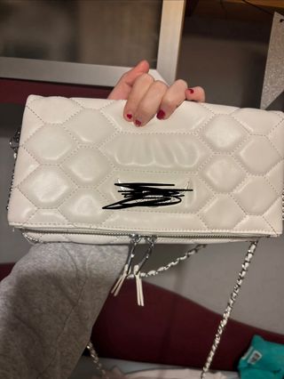 Bolso blanco con alas