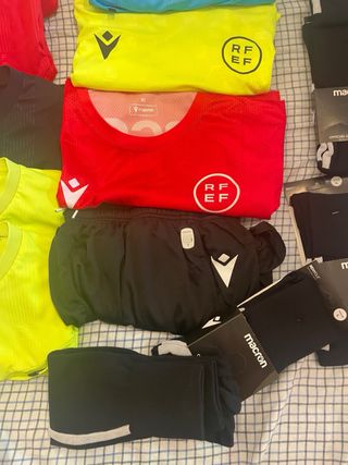 Lote Ropa Deportiva Árbitro Macron
