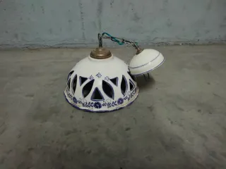 Lámpara cerámica rústica azul y blanca